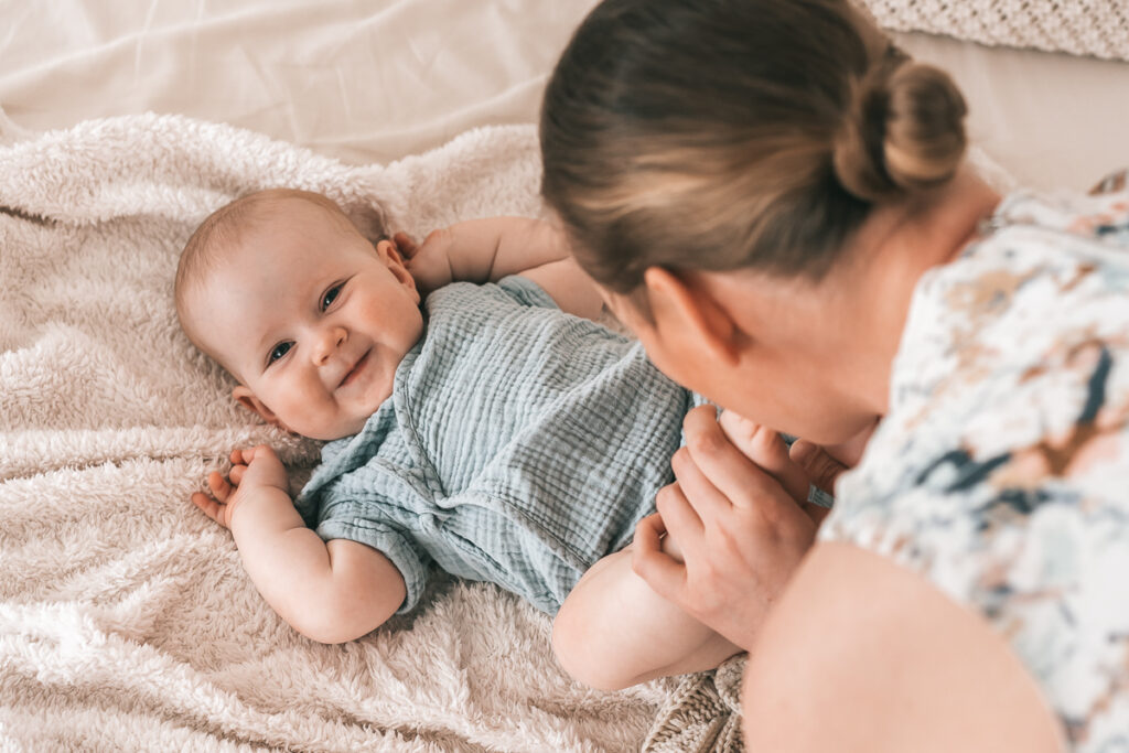 Babyfotoshooting mit Mama und ihrem kleinen Baby-Girl in meinem Fotostudio in Lörrach
