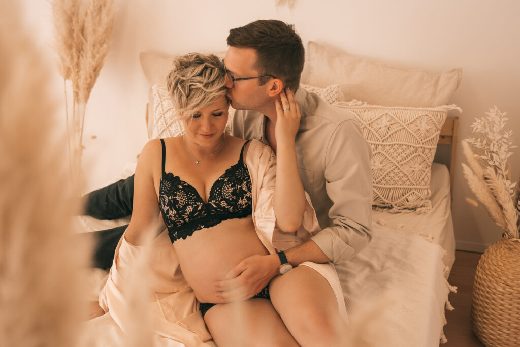 Intime Schwangerschaftsshooting im Fotostudio in Lörrach