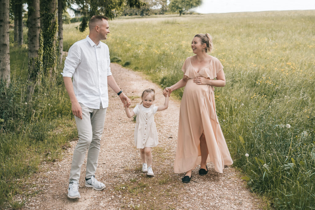 Ein Babybauchshooting in der Natur in Lörrach
