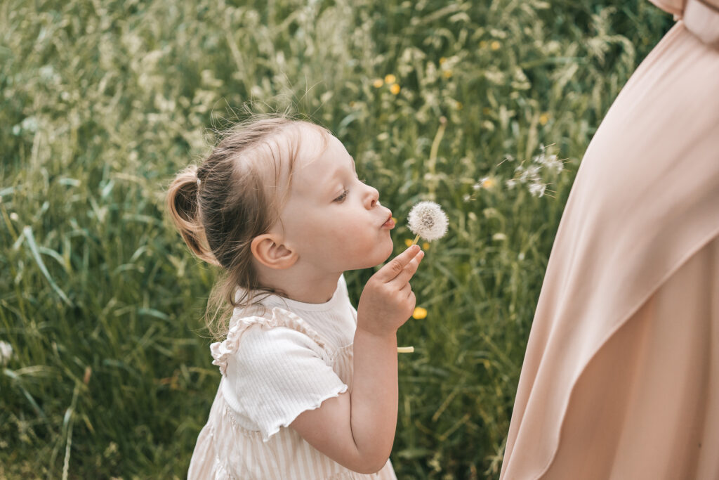 Ein Babybauchshooting in der Natur in Lörrach
